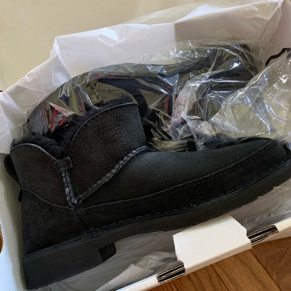 Ugg Melrose Genuine Shearling Bootie - Picture 6 of 8
